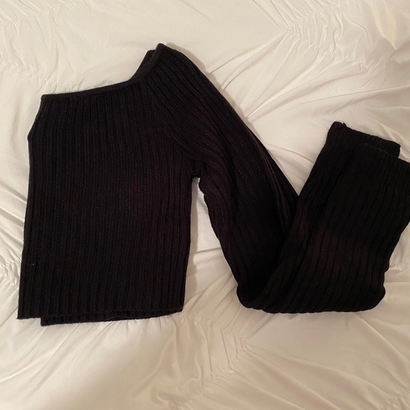 Black Cropped Sweater NWT - Picture 2 of 4